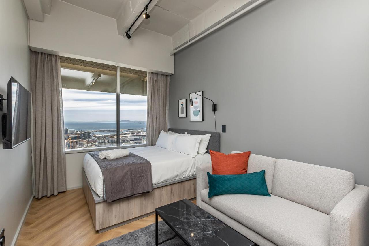 Studio Deluxe Apartments At One Thibault With Spectacular Views Fokváros Kültér fotó